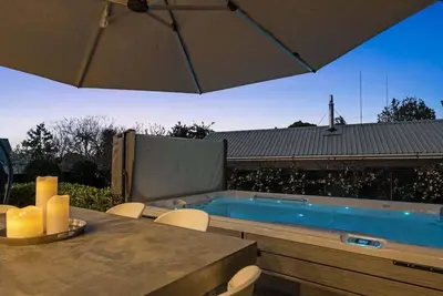 Elegant Home | Huge Swim Spa | 2min to the Forest