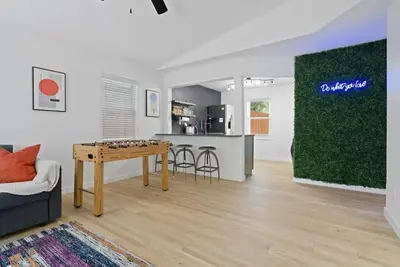 Image de Modern lakehouse with Firepit