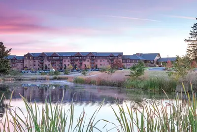 Image de 3 Bedroom Deluxe Condo, Sleeps 10, Waterpark Passes, Glacier Canyon Lodge Resort