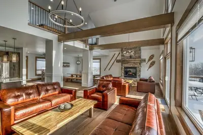 Image de 7 bdrm Luxury, 7. 5 baths, Private Beach Access
