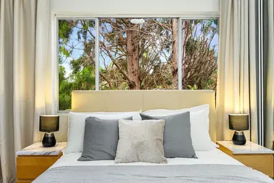 Image de 10mins to City, 450 meter to station, Beaty apt