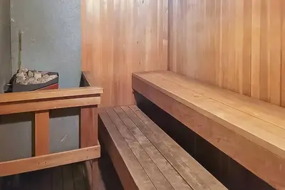 Image de Downtown oasis right with Calgary Tower views. Close to attractions and Ctrain.