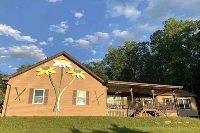 Image de Close to Hiking Trails-Skiing! Located In a quiet Home with Mountain View