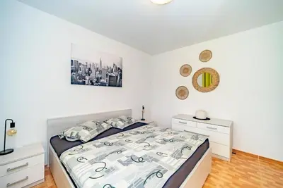 Image de Appartement de deux chambres avec la terrasse Postira, Brac (A-22166-a)