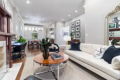 Image de Gorgeous 3br River North Condo - Free Parking