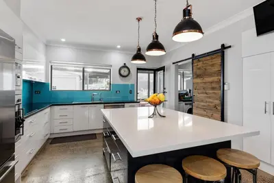 Image de Sea Whispers, family and dog friendly