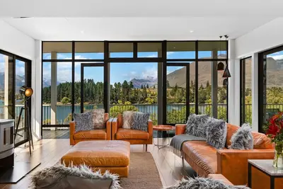 Image de New! 10 The Terrace | Lake View | Hot Tub
