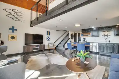 Image de Walk to Grand Lake: Modern Monkey Island Condo