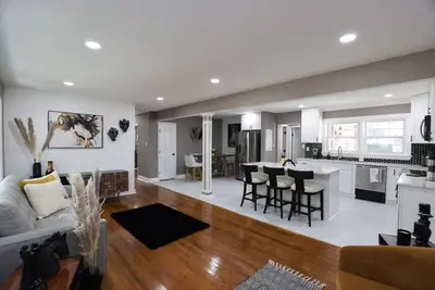 Image de Stylish & Spacious: An Oasis for Your Getaway!