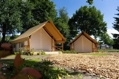 Image de Tente lodge avec s d b et airco, près d'un lac