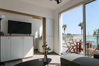 Image de Phaedrus Living: Seaview Studio Suite Lighthouse52