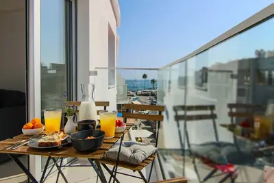 Image de Phaedrus Living: Seaview Luxury Flat Lighthouse 65