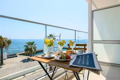 Image de Phaedrus Living: Seaview Gold Flat Lighthouse 48