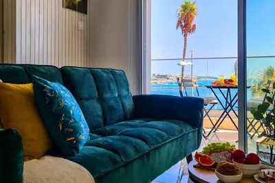 Image de Phaedrus Living:Seaview Emerald Flat Lighthouse 48