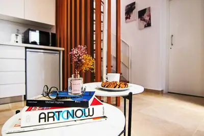 Image de Phaedrus Living: Luxury Maisonette Lighthouse 60