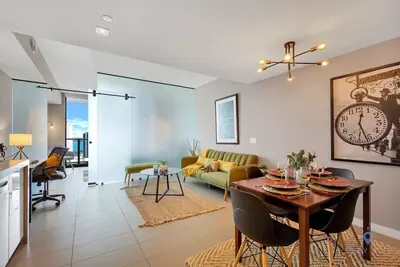 Image de Modern Luxury, City View, Pool, Central Location