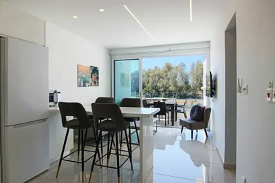 Image de Phaedrus Living Seaside Executive Flat Harbour 203