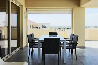 Image de Phaedrus Living: Seaside Luxury Flat Pervolia