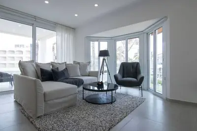 Image de Phaedrus Living: Seaview Luxury Flat Limnaria 134