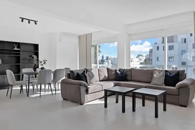 Image de Phaedrus Living: Romanou Modern City Center Flat
