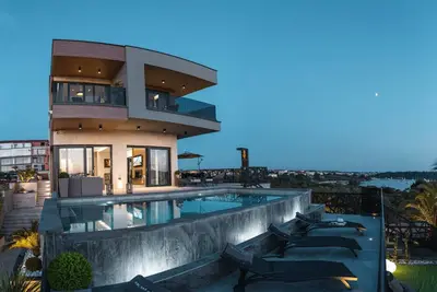 Image de Villa Vie in Medulin for 10 people with heated pool, wellness and home cinema