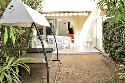 Image de Studio climatisé, accès piscine, terrasse, proche plage et commerces