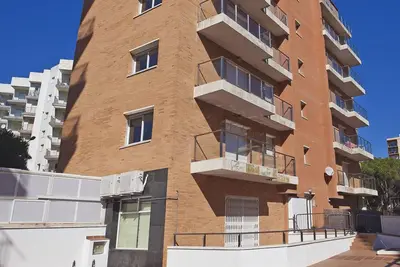 Image de Appartement Familial à Blanes, à 50 m de la Plage, 2 Chambres, Terrasse et Piscine - WiFi Gratuit
