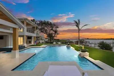 Image de Infinity Pool Paradise Luxe Waterfront Living
