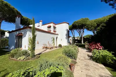 Image de High standards and stylish. Only 400m to the beach