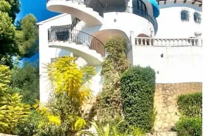 Image de Villa with Large. Private Swimming Pool and Separate Beauty Clinic.