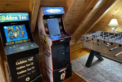 Image de Close to Parkway w/Game Loft, Hot Tub & Pool!