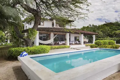 Image de Casa Encantos Beach Front House