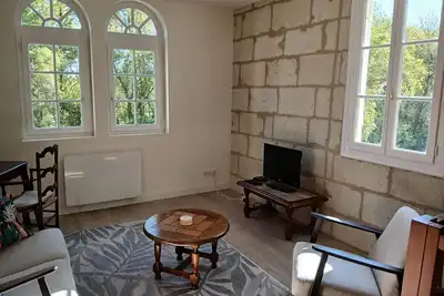 Image de Pavillon refait à neuf dans un parc à proximité du centre de Saumur