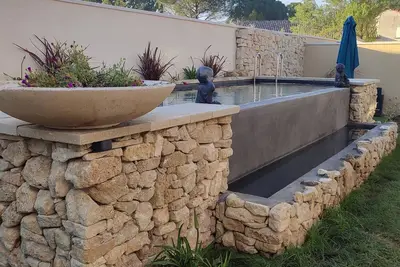 Image de Maison Lumineuse Avec de Beaux Volumes et Piscine