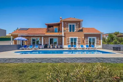 Image de Villa Kambu - Quatre Chambres Villa, Couchages 8