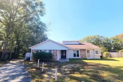 Image de Beautiful 5 bedroom home w/ fireplace. Close to all attractions in Mobile area