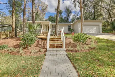 Sunny Gainesville Home ~ Half-Mi to Uf Campus!