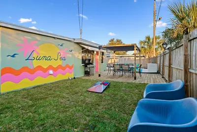 Image de Family Friendly Home Near Beach and Downtown