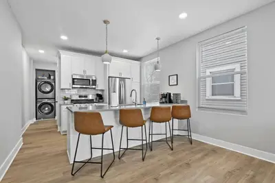 Image de Perfect for larger groups + Hot Tub!