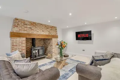 Image de Stunning, spacious 6 bedroom home w/garden & parking