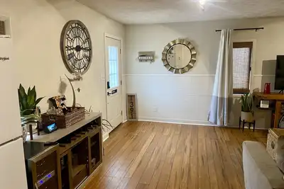 Image de Couples' Hideaway - Relaxing barndominium with hammock, firepit, & covered patio