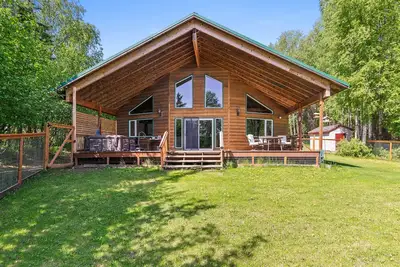 Image de Wasilla 'Spruce Moose' Cabin: Lakefront + Hot Tub!