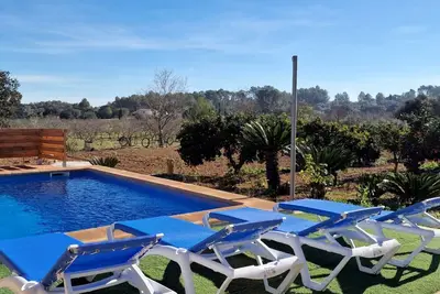 Finca con piscina rodeada de naturaleza