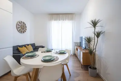 100sqm 3-bedroom 2-bathroom apartment on Metro Lille