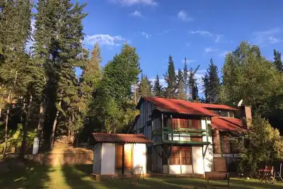 Image de Beautiful 4-bedroom country house in the forest! Wi-Fi, 1. 7 acre land