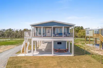 Image de Waterfront Wonderland Fishing and Pier Camp\n