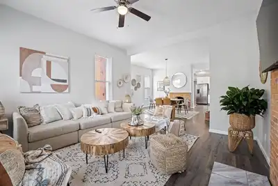 Image de Large Garage \\ Spacious + Cozy