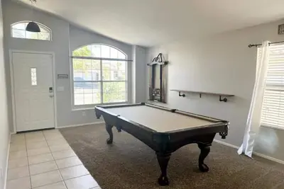 Image de Spectacular 4 Bedroom Cozy Home
