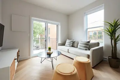 Image de New and Cozy 3 bedroom in Le Plateau by Denstays