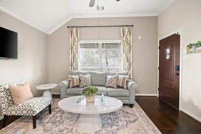 Image de Luxurious home With Lake View